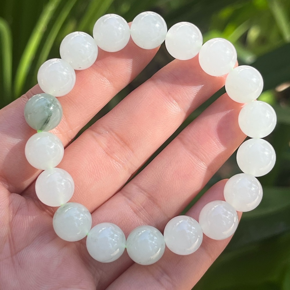 10mm stretchable Tianshan jade bracelet‎ - Picture 7 of 9